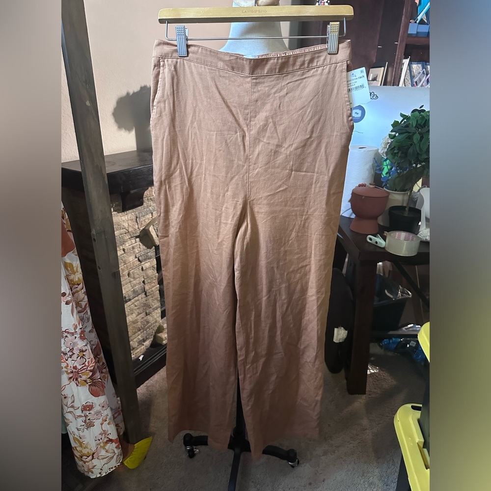 Heigh Rise straight wide leg light terra-cotta pant.